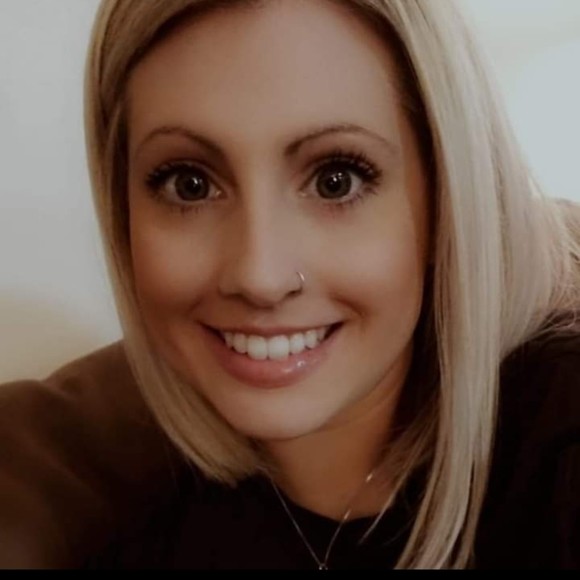 Meet your Posher, Danielle - Picture 1 of 1